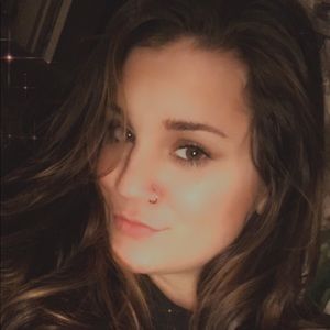 Meet your Posher, Layla